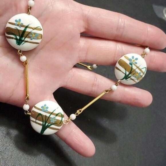 Unbranded Jewelry - Vintage gold tone flower necklace 18"